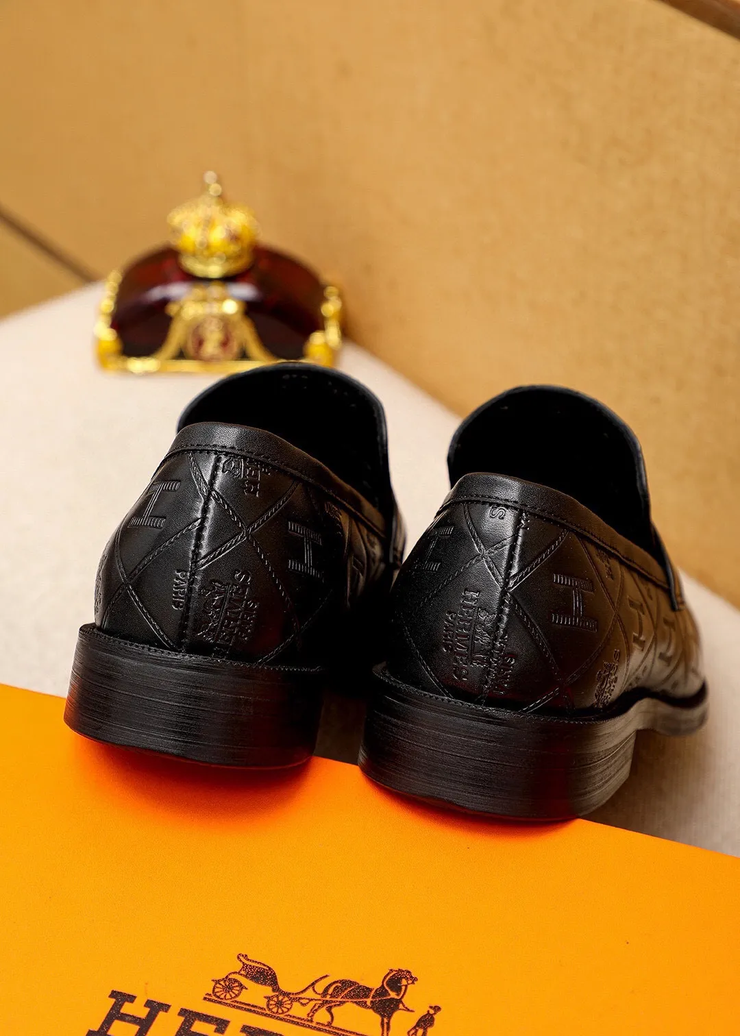 Men's shoes 💰480 💐 Product trademark: HERMES "Hermès" casual leather shoes Regular size: 38-44 (45🉑️customized) Product materials: Selected imported first-layer calfskin embossed upper + classic hardware buckle, imported water-dyed 🐂 cowhide lining. Strong three-dimensional visual effect, non-slip and wear-resistant combination outsole Color: 2⃣️colors available
